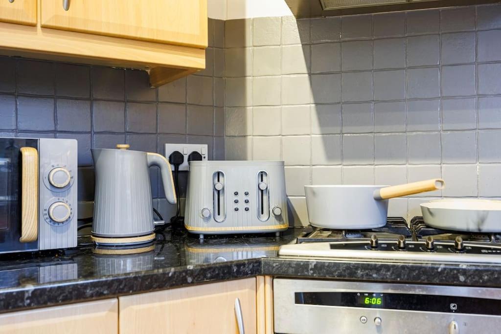 Stylish 3-bed East Contractors Parking Sleeps 5 Near Excel * Londres