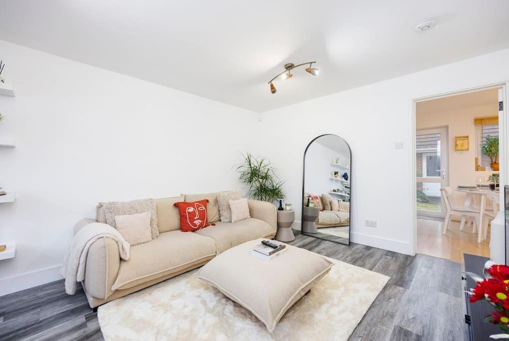 Casa de Férias Stylish 3-bed East Contractors Parking Sleeps 5 Near Excel *
