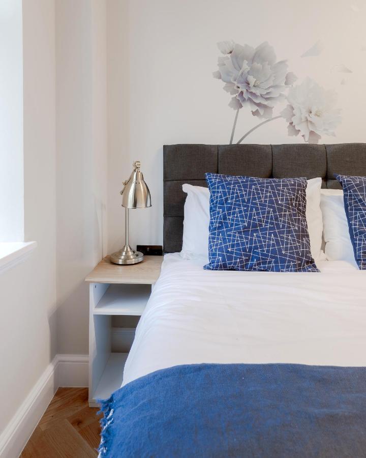 Bright Near Marble Arch And Hyde Park