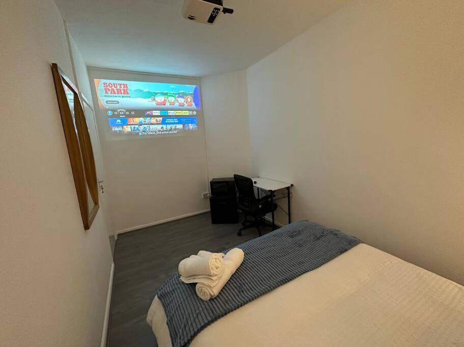 Small Cozy Private Bedroom Zone1 *