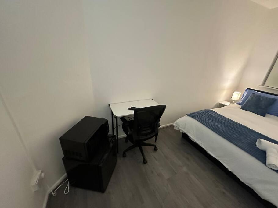 Small Cozy Private Bedroom Zone1 *