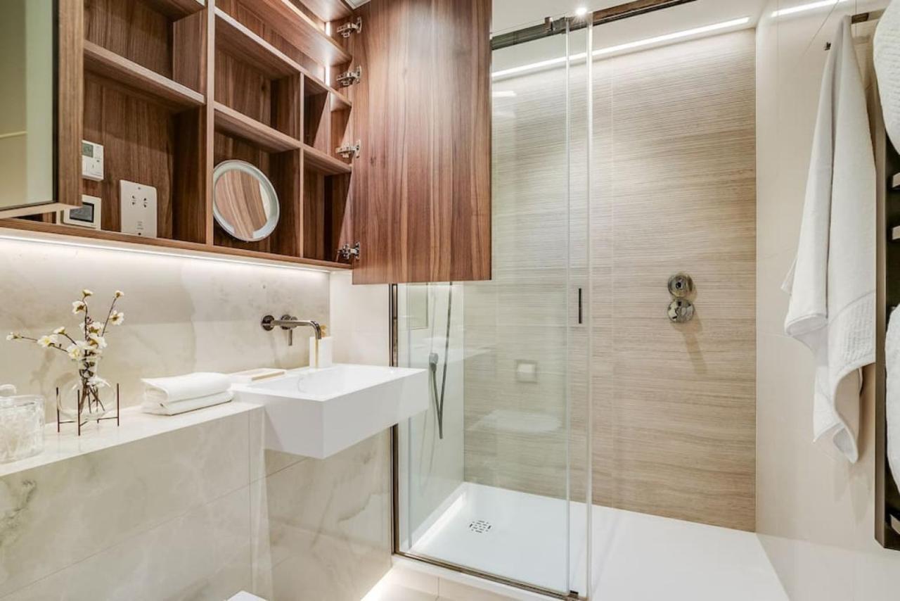 Sleek 2br Hideaway Balcony Near Westfield Appartement *