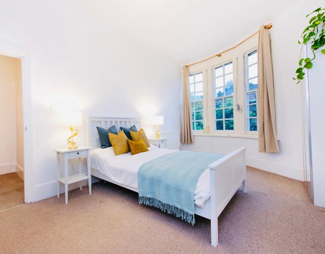 Spacious & Charming Garden Flat -zone 2- Great For Access Apartamento Londres