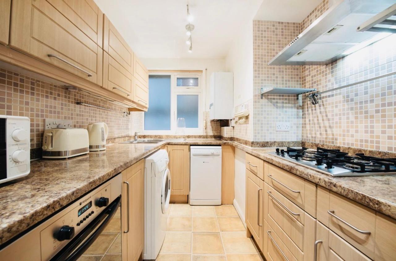 Spacious & Charming Garden Flat -zone 2- Great For Access Apartamento