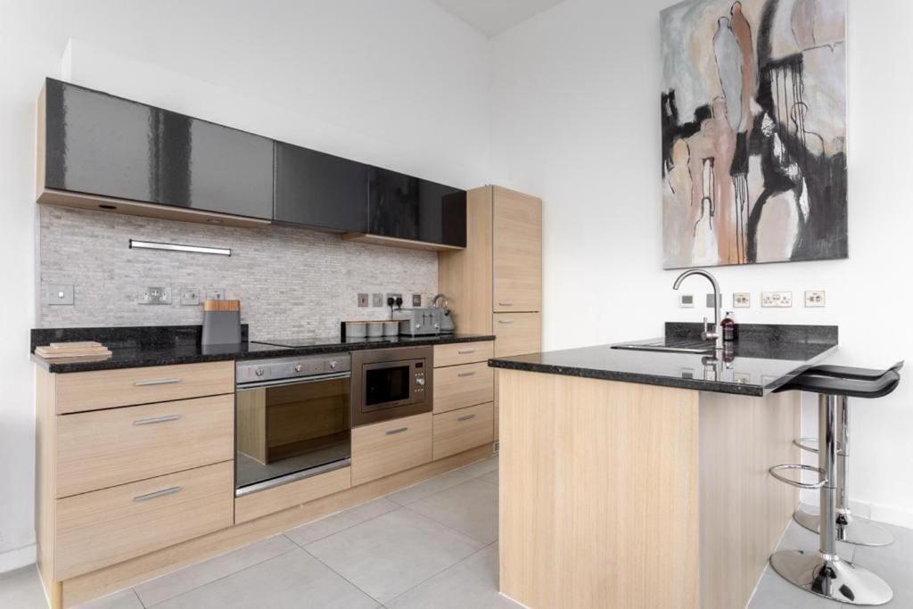 Luxury 1bed In Converted Warehouse Next To Excel