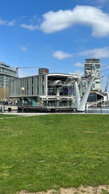 Luxury 1bed In Converted Warehouse Next To Excel * Londres