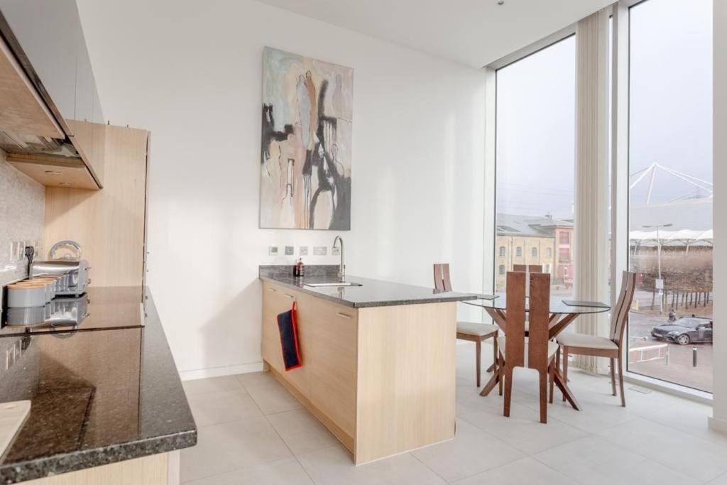 Luxury 1bed In Converted Warehouse Next To Excel