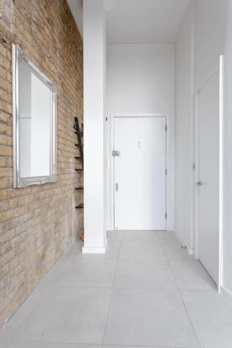 Luxury 1bed In Converted Warehouse Next To Excel *
