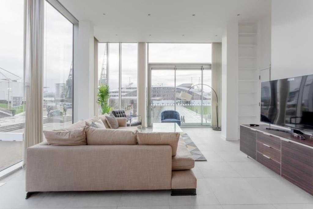 Luxury 1bed In Converted Warehouse Next To Excel