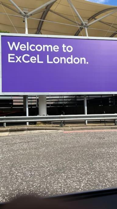Luxury 1bed In Converted Warehouse Next To Excel * Londres