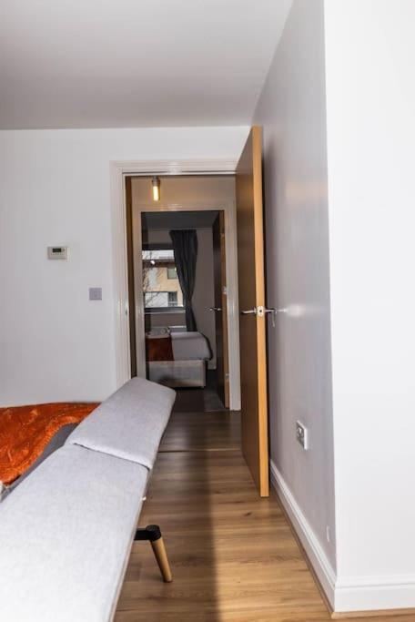 Apartment Pristine Relocation Pamers London