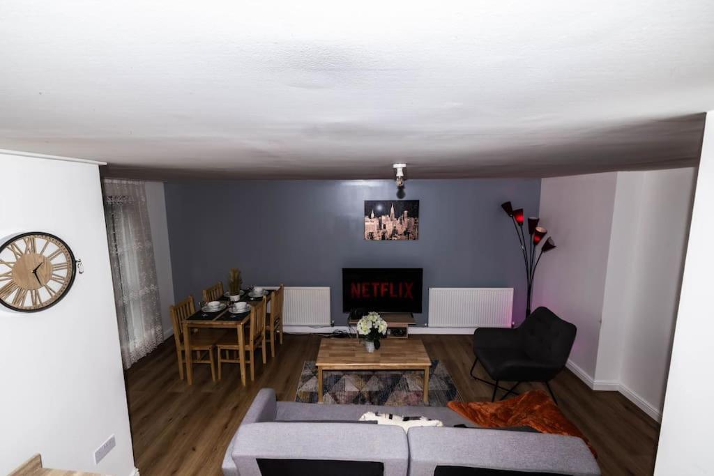 Apartment Pristine Relocation Pamers London