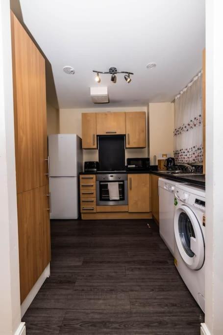 Pristine Relocation Pamers * London