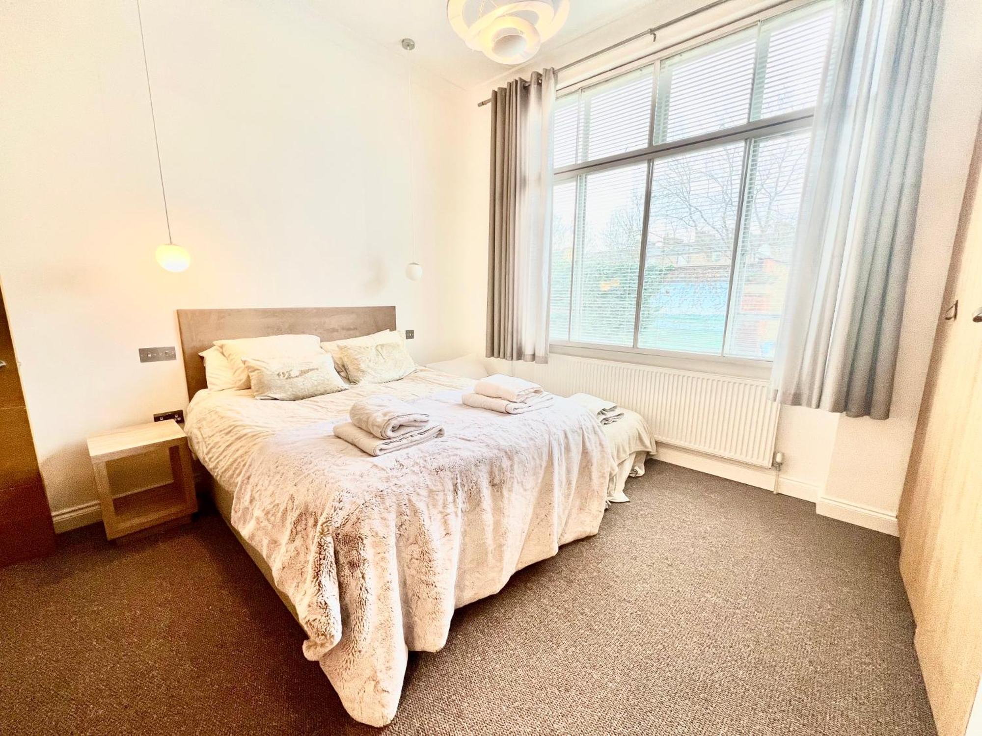 Stylish 2br Designer Flat Holland Park Apartment *