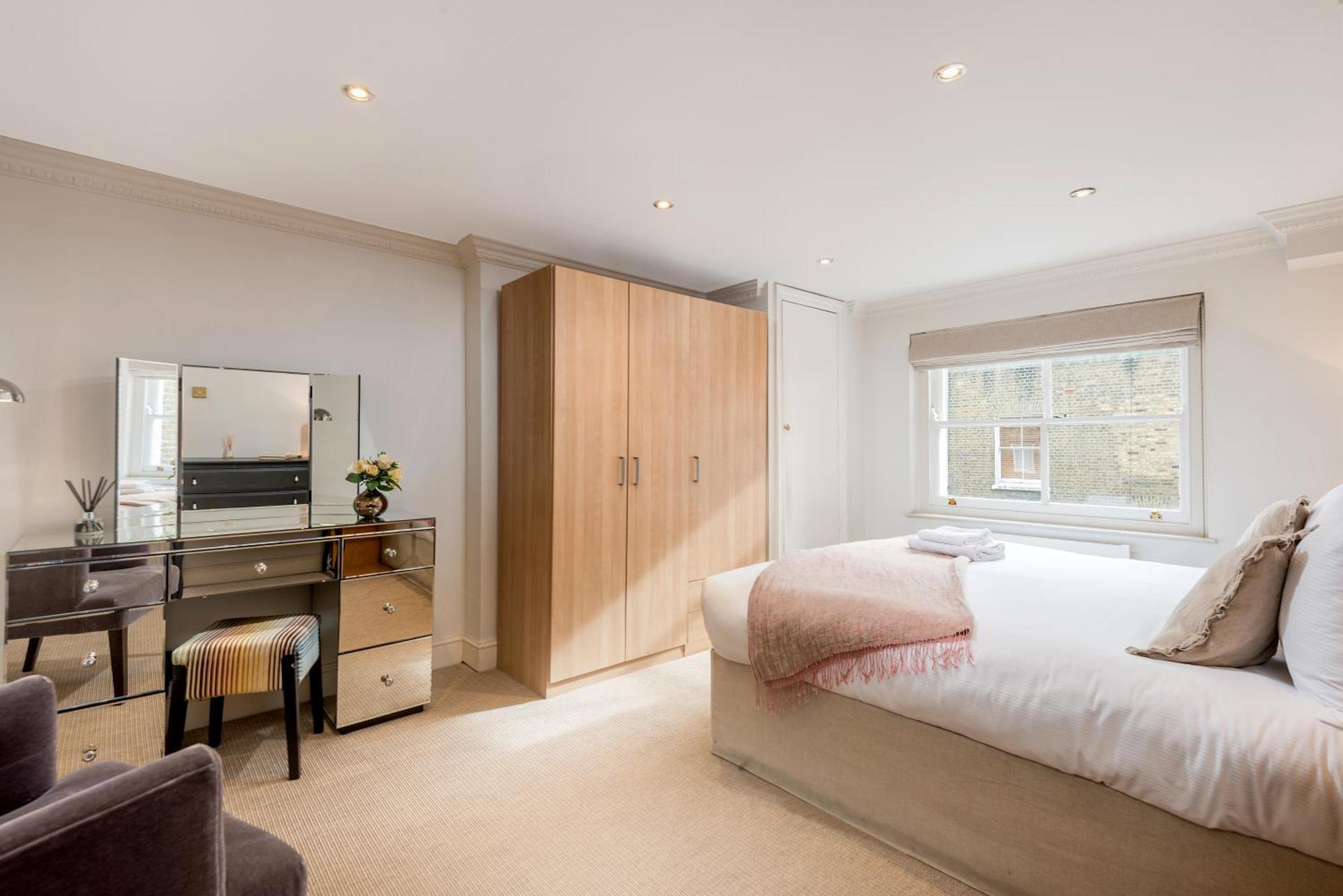 Linden Gardens Apartment