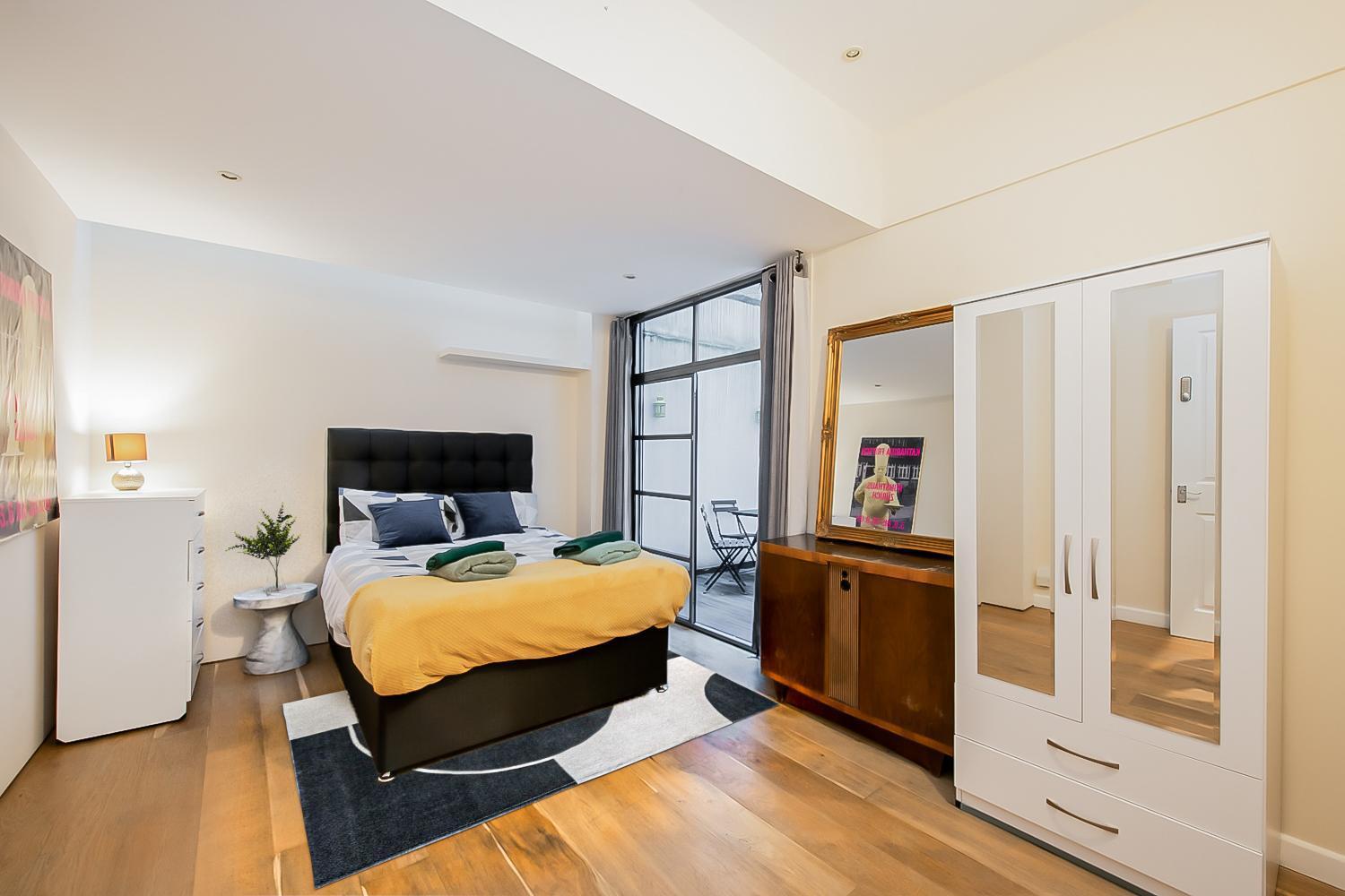 Pollen Street, Three-bedroom Flat Londres