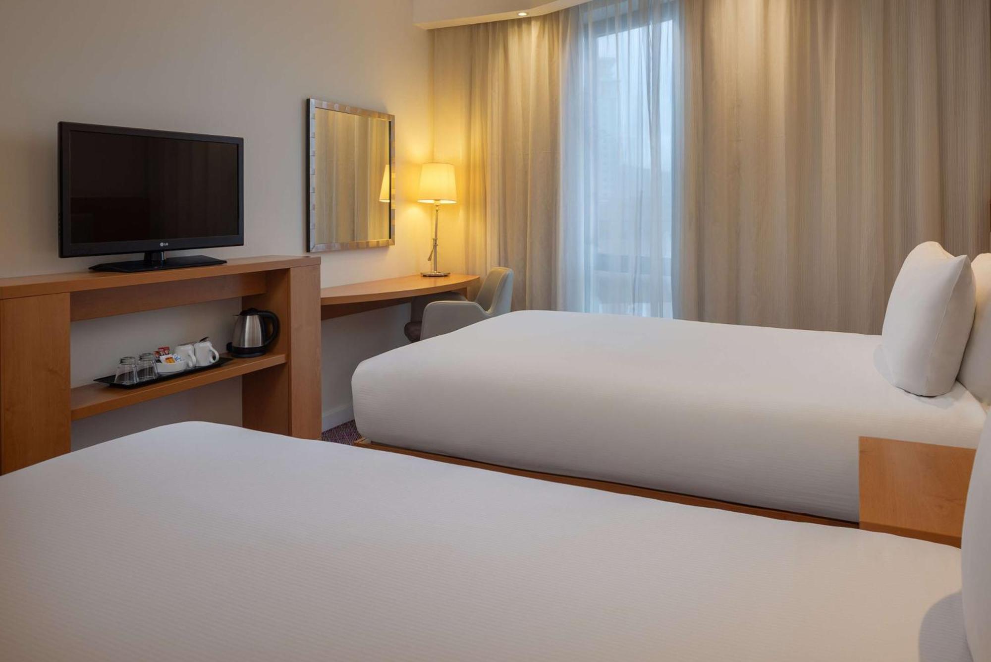 Hampton By Hilton Waterloo Hotel 3*