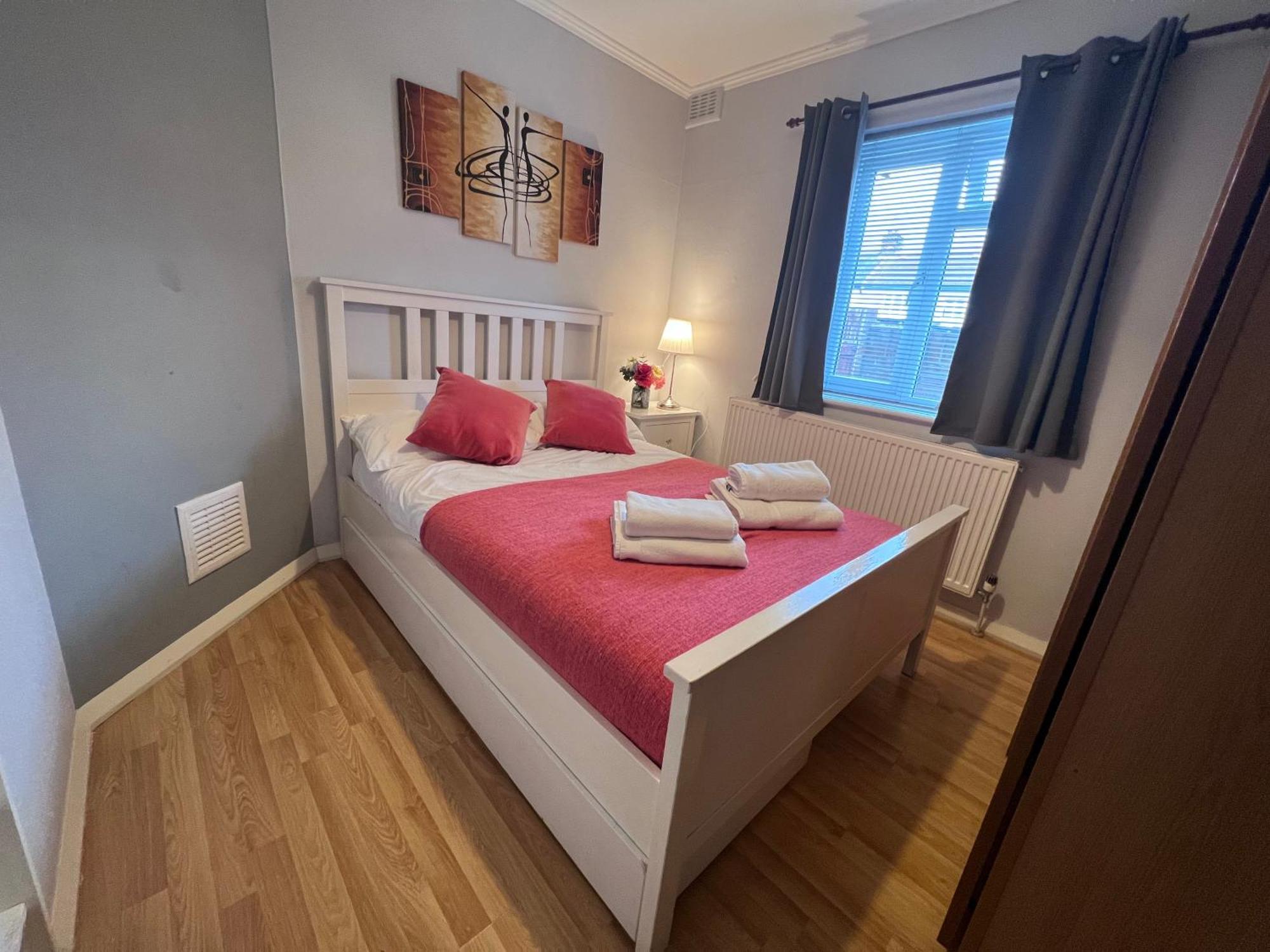 Croydon With Parking Apartment