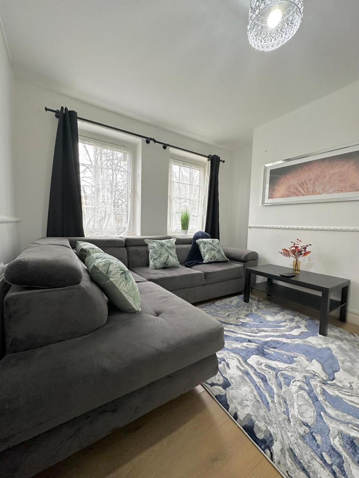 2 Bedroom Flat, 2 Minutes Walk To Bethnalgreen Station, Londres