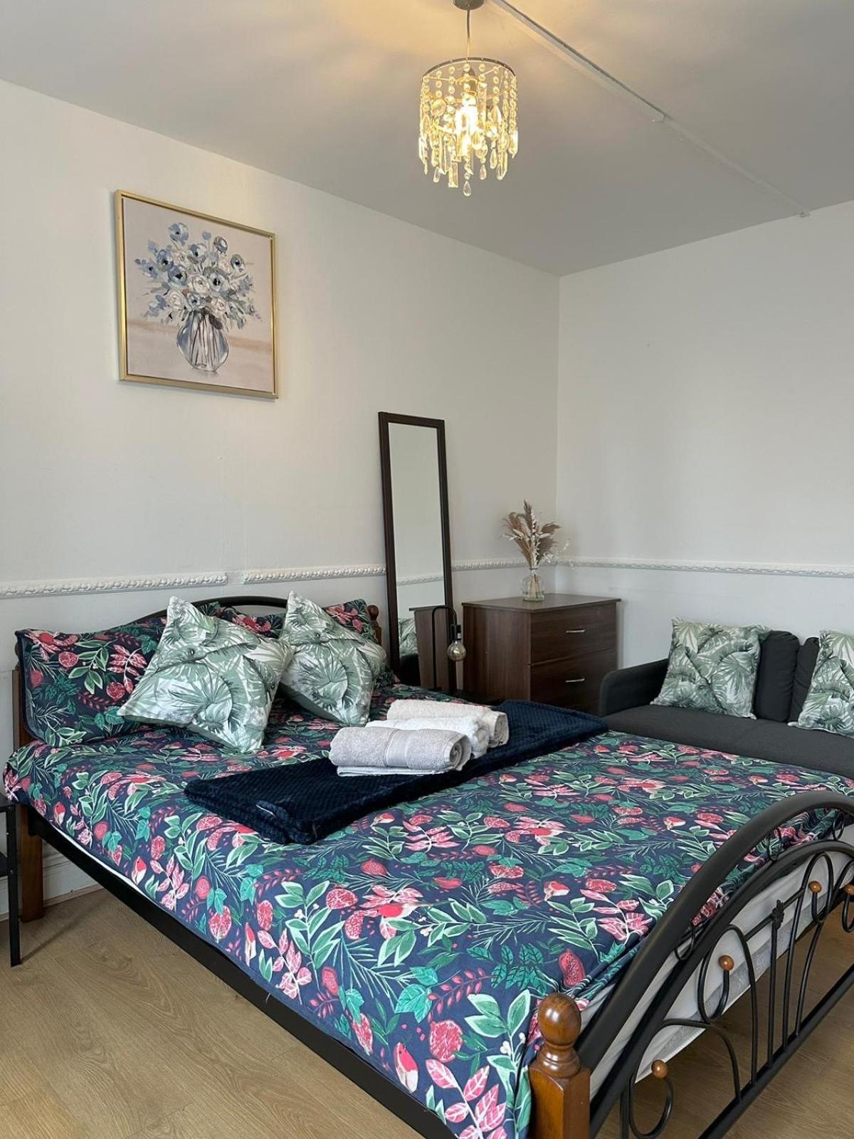 Appartement 2 Bedroom Flat, 2 Minutes Walk To Bethnalgreen Station, Londres
