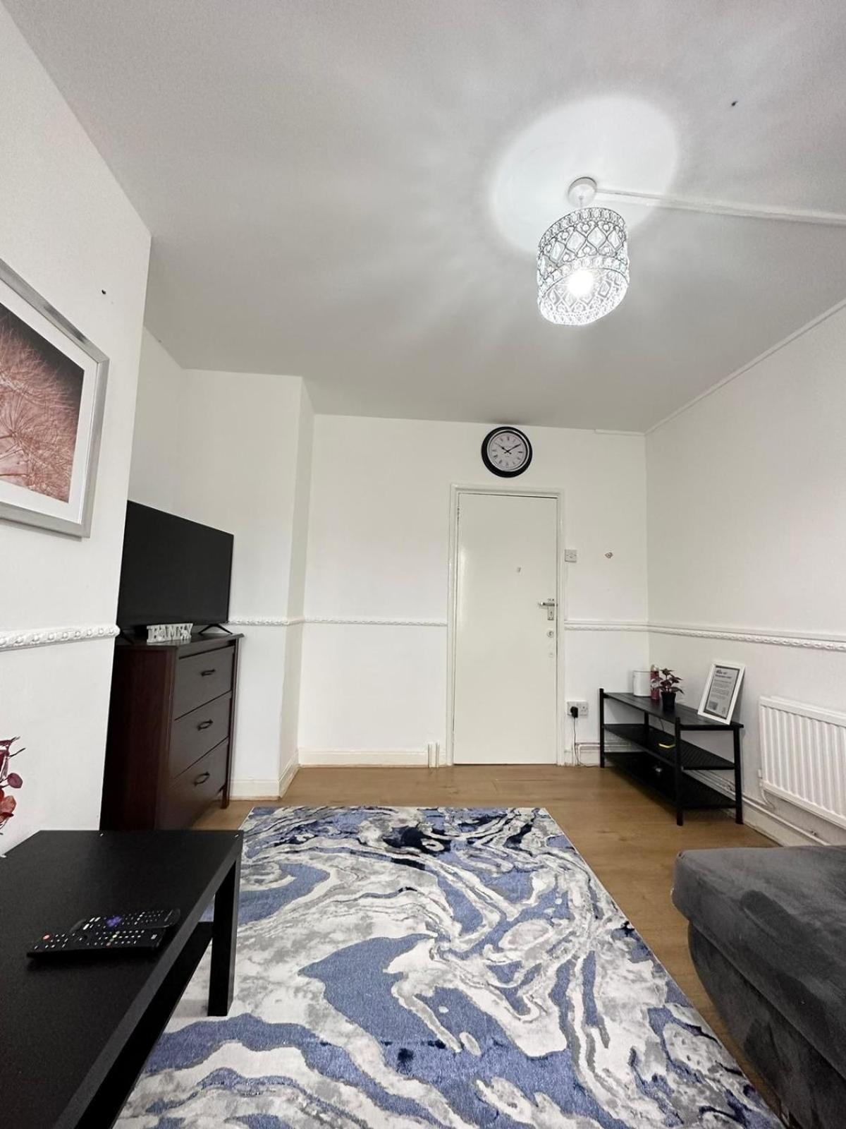 2 Bedroom Flat, 2 Minutes Walk To Bethnalgreen Station, Appartement