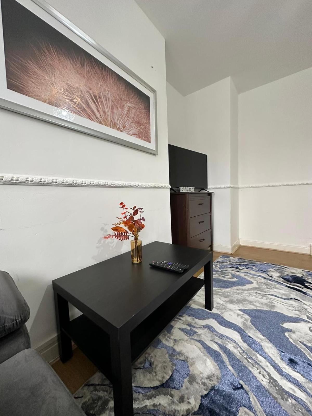 2 Bedroom Flat, 2 Minutes Walk To Bethnalgreen Station, Appartement Londres