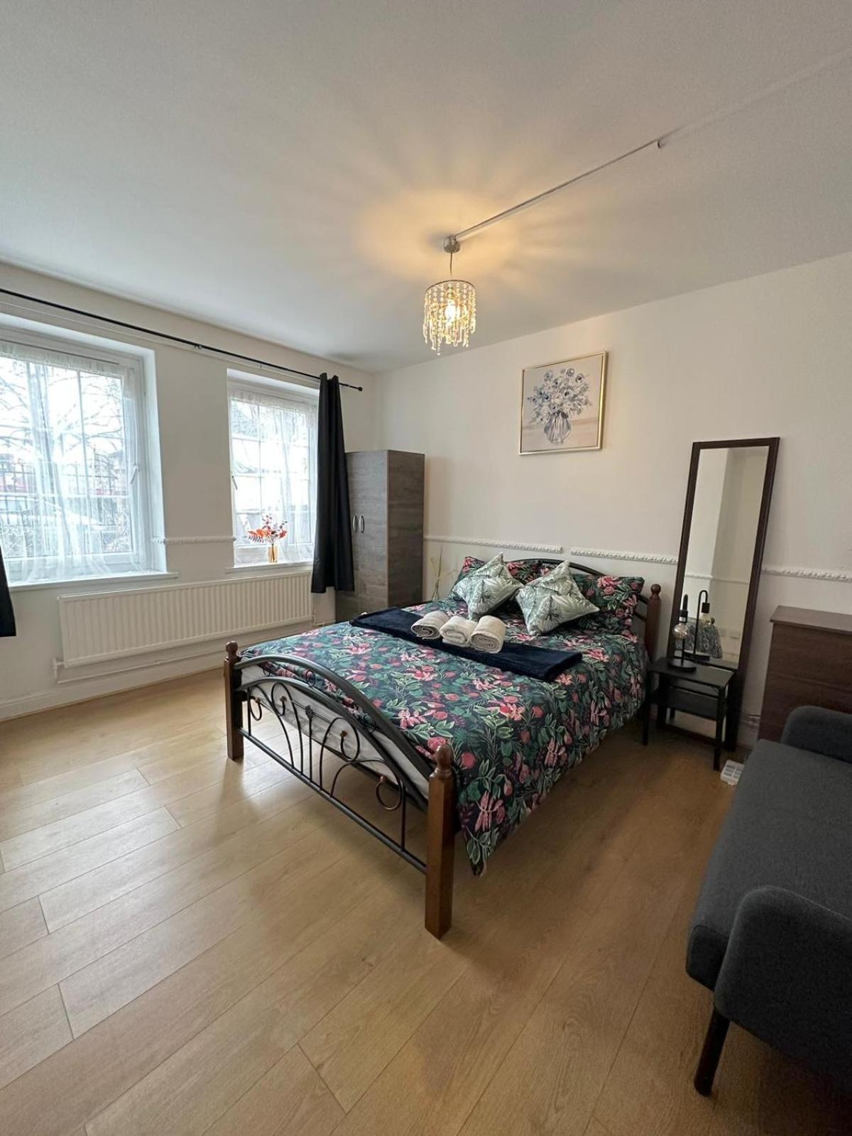 2 Bedroom Flat, 2 Minutes Walk To Bethnalgreen Station, *