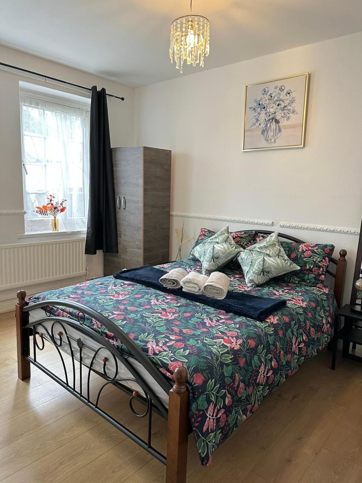 2 Bedroom Flat, 2 Minutes Walk To Bethnalgreen Station, Appartement *