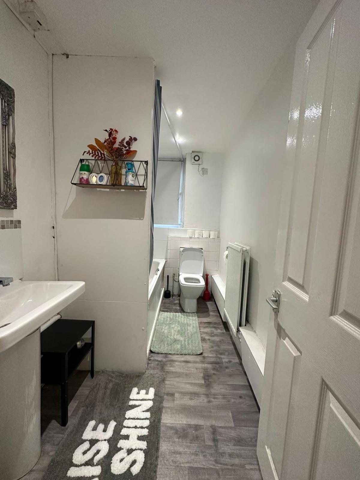 2 Bedroom Flat, 2 Minutes Walk To Bethnalgreen Station, Appartement *