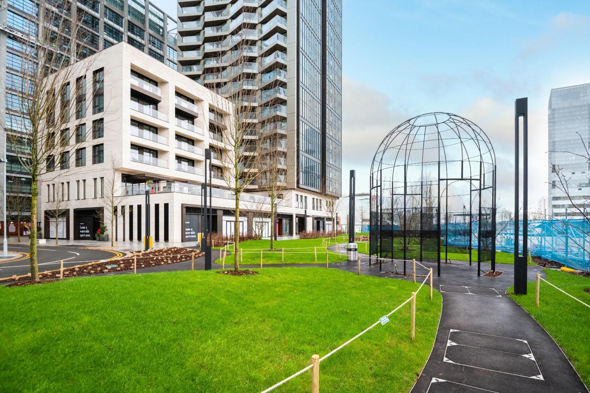 Elegant And Modern In Canary Wharf Right Next To Thames Londen