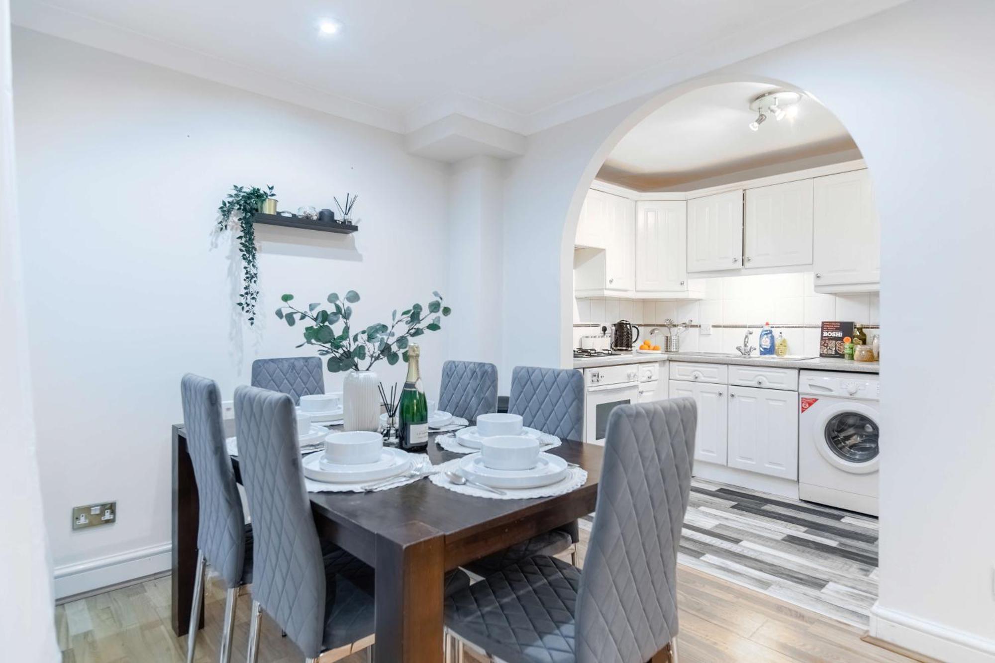 Сasa de vacaciones Chic 3-bed Mews Townhouse St John's Wood With Free Wifi Londres
