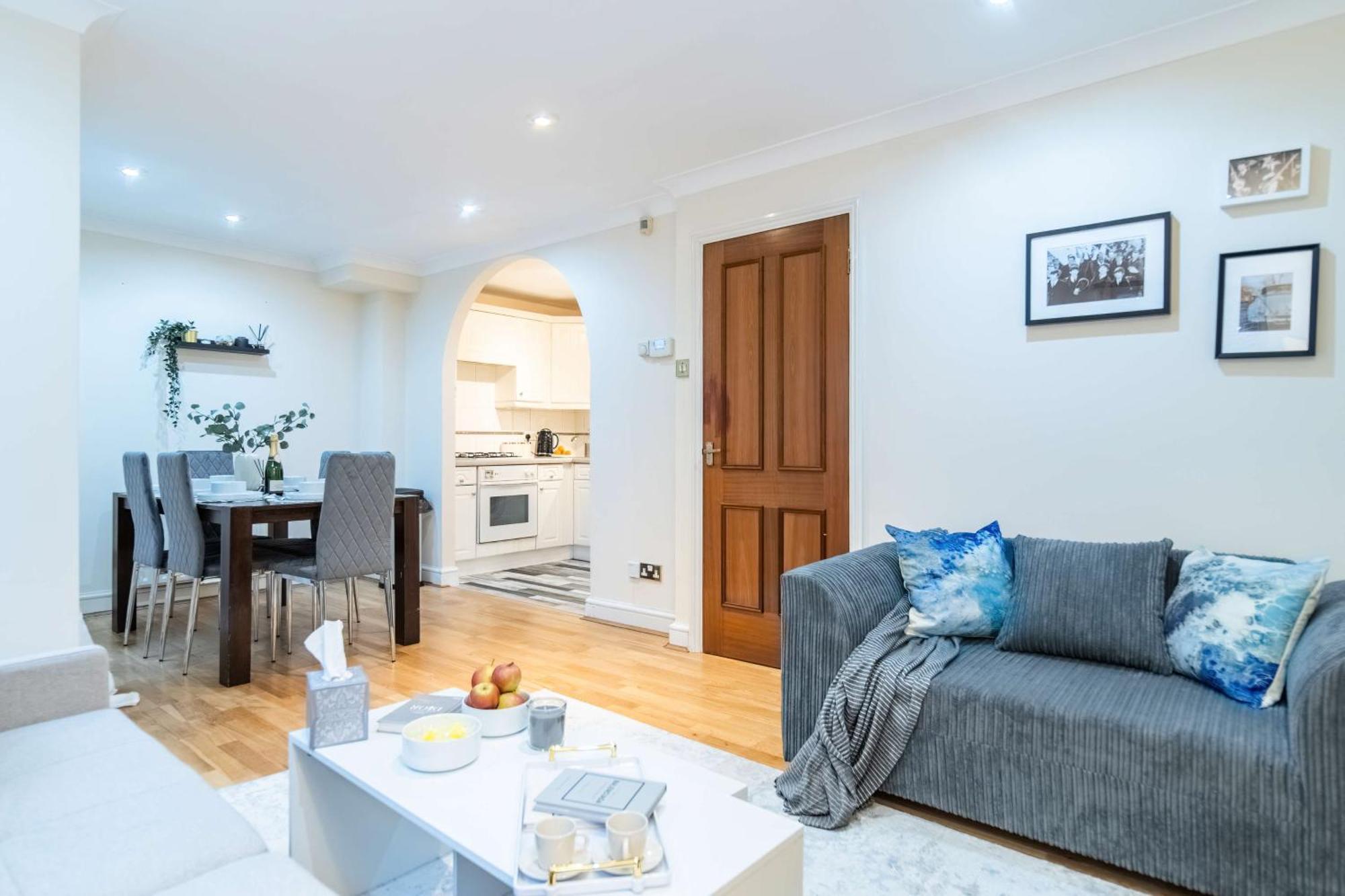 Сasa de vacaciones Chic 3-bed Mews Townhouse St John's Wood With Free Wifi Londres