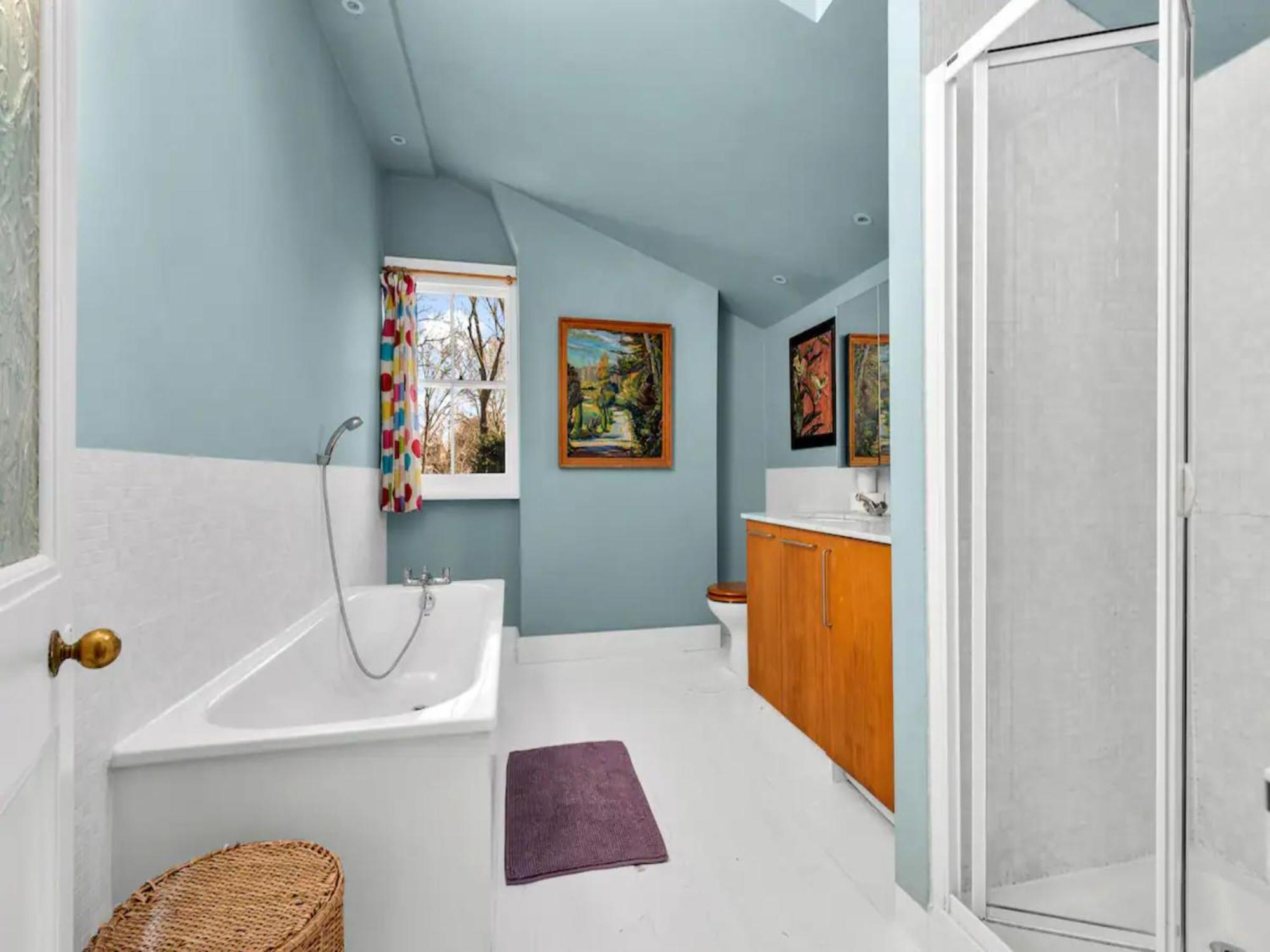 Pass The Keys Charming Victorian 2 Bed House With Artistic Flair In Acton Ideal For Families And Groups Excellent Transport Links * Londen
