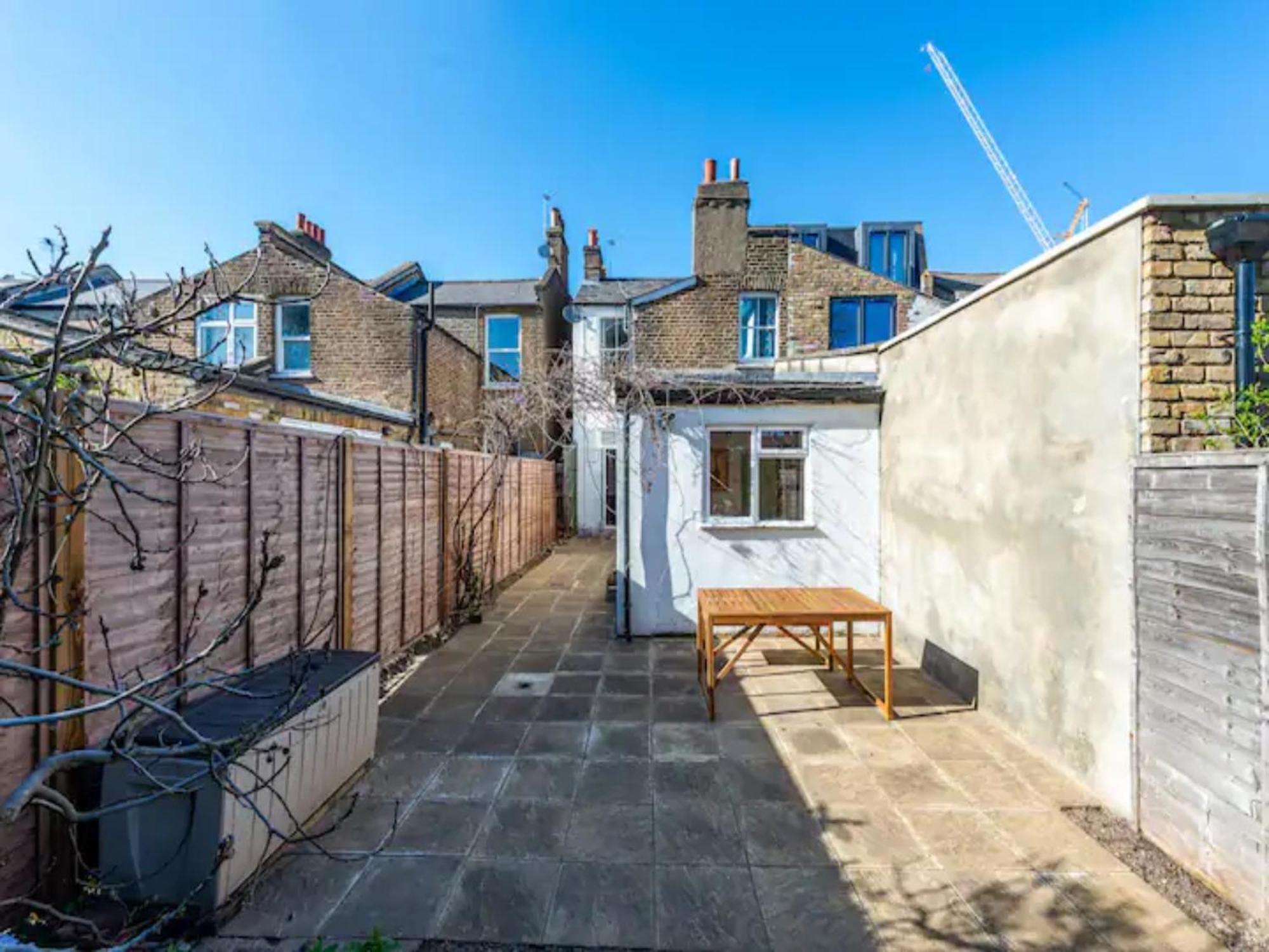 Vakantiehuis Pass The Keys Charming Victorian 2 Bed House With Artistic Flair In Acton Ideal For Families And Groups Excellent Transport Links