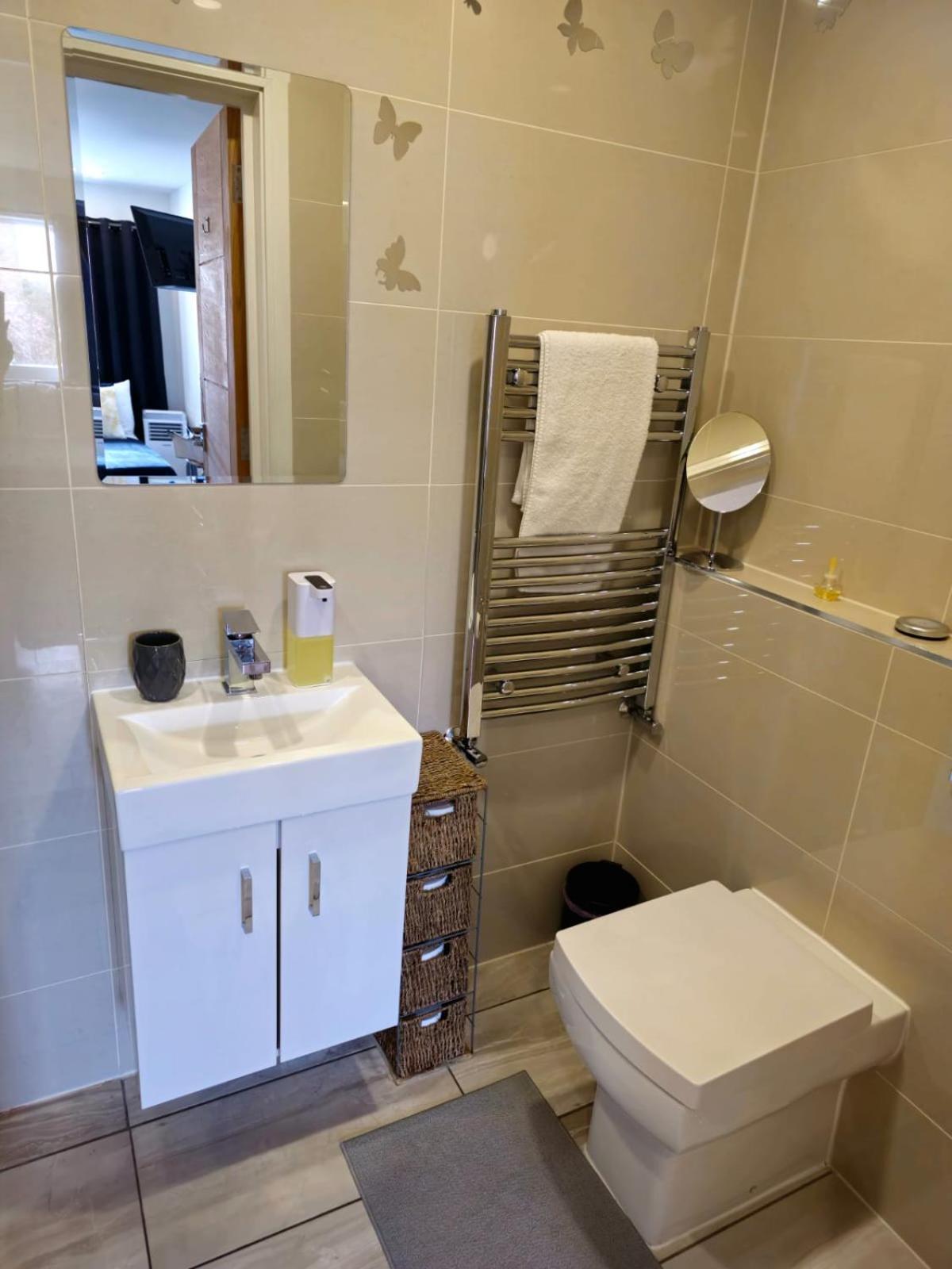 Chanel Ensuite Double Quarto em Acomodações Particulares Londres