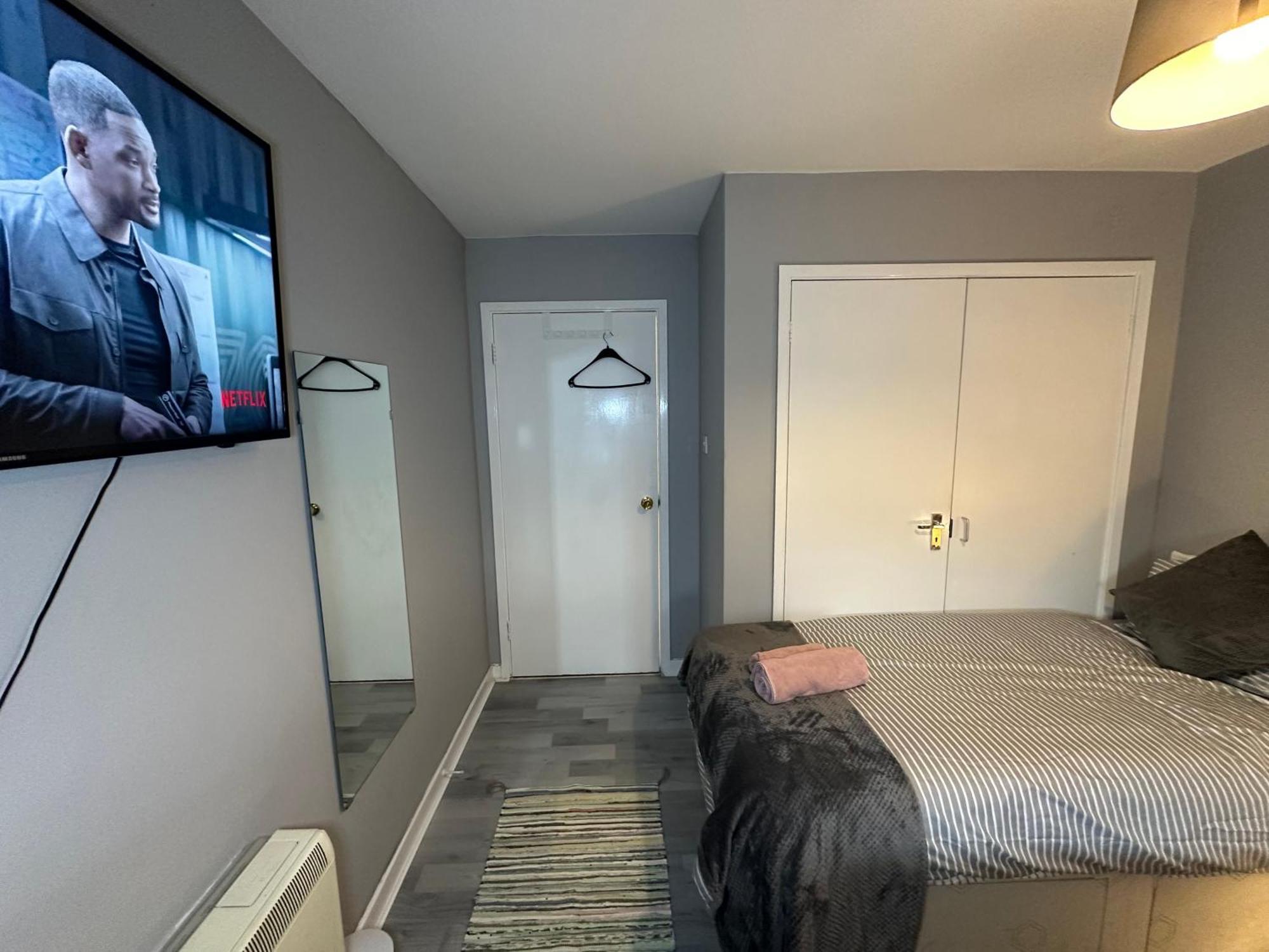 Habitación en casa particular Wembley Serviced Apartment, 20mins From Central Londres