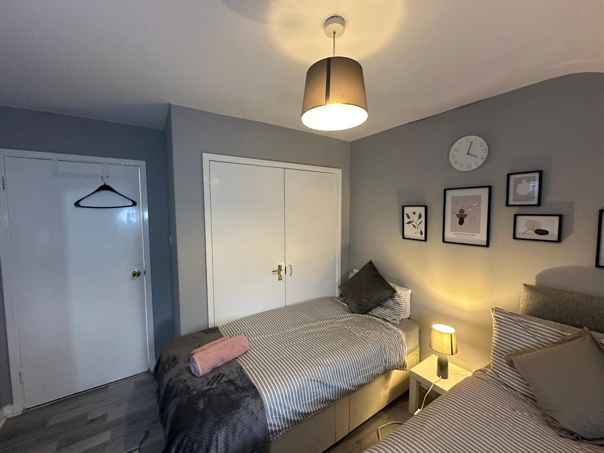 Habitación en casa particular Wembley Serviced Apartment, 20mins From Central
