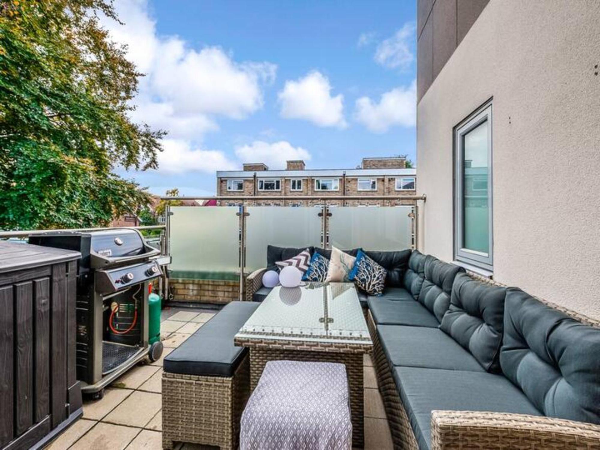 Pass The Keys Modern Terrace In Putney Londres