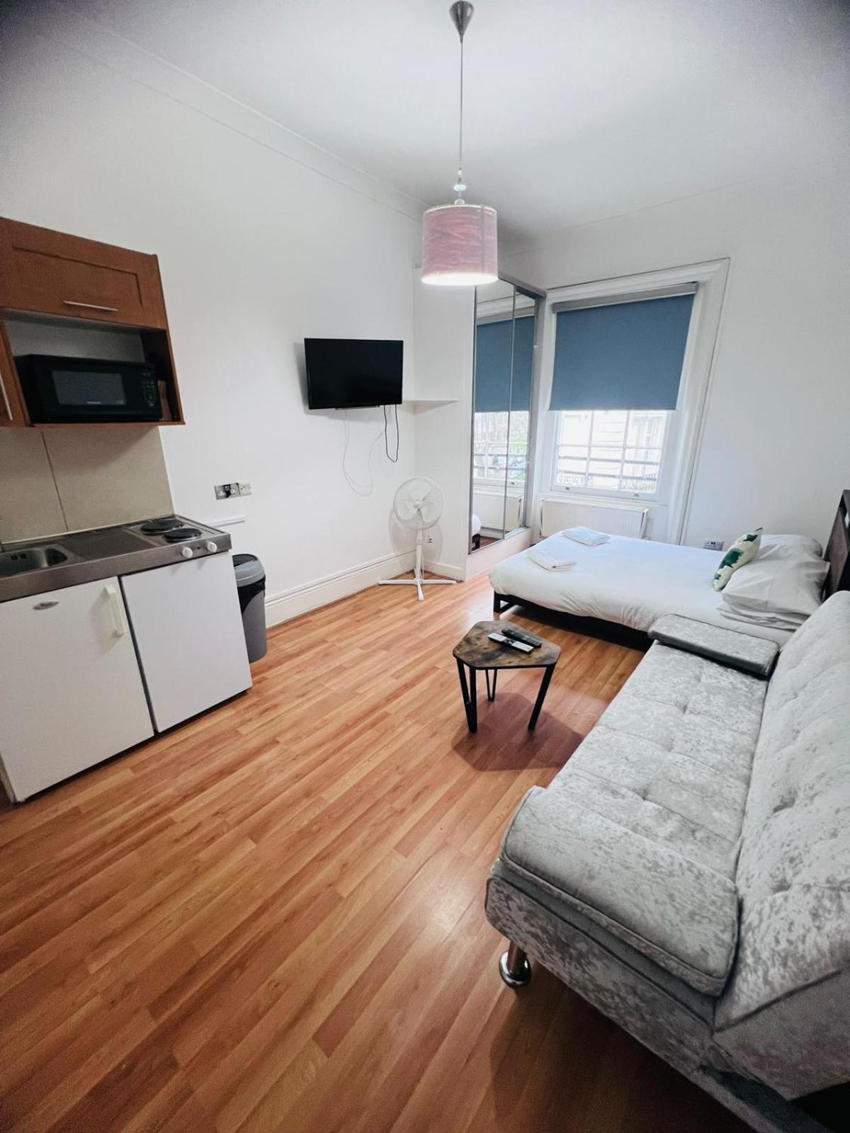 F12- Spacious 2nd Floor Flat Fits 3 Near Paddington Appartement