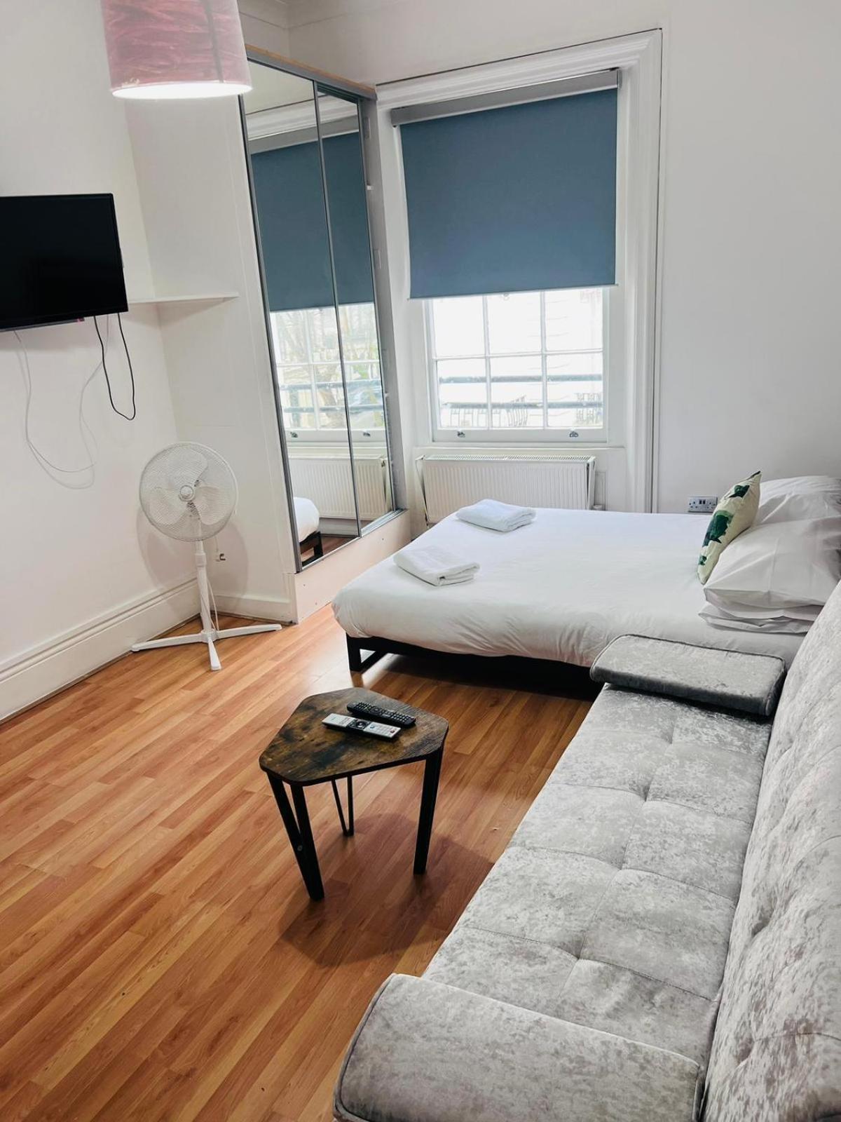 F12- Spacious 2nd Floor Flat Fits 3 Near Paddington
