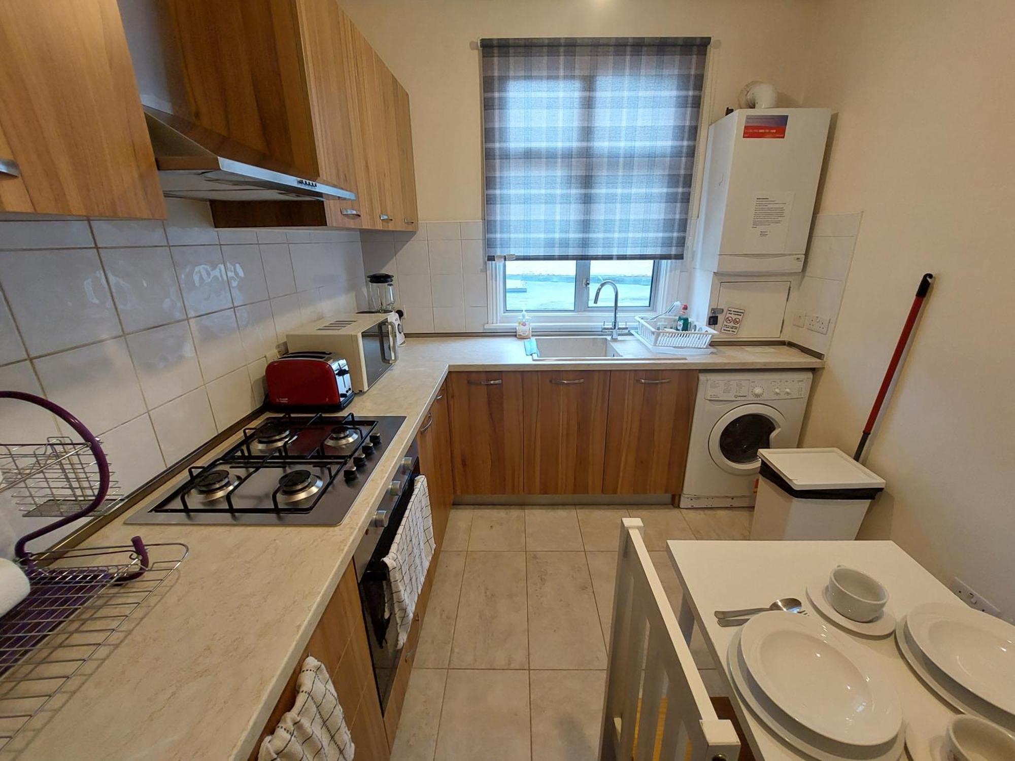 Family Friendly 3 Bedroom Flat Zone 2 - Children Free! *
