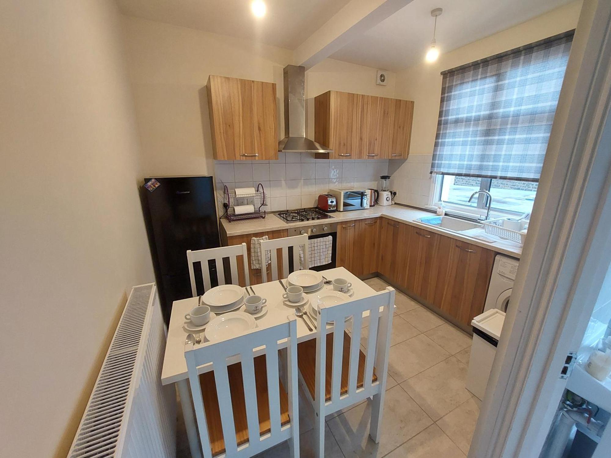 Apartment Family Friendly 3 Bedroom Flat Zone 2 - Children Free! *