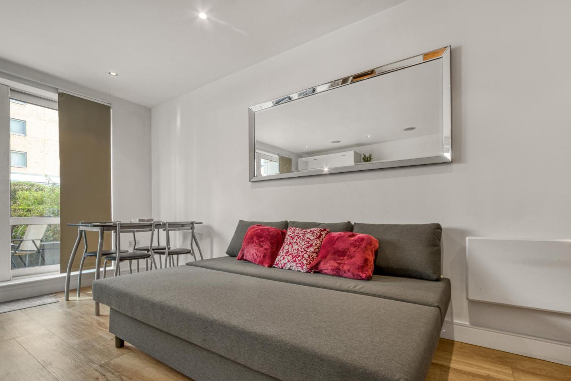 Apartment Modern Chic Studio Chelsea London