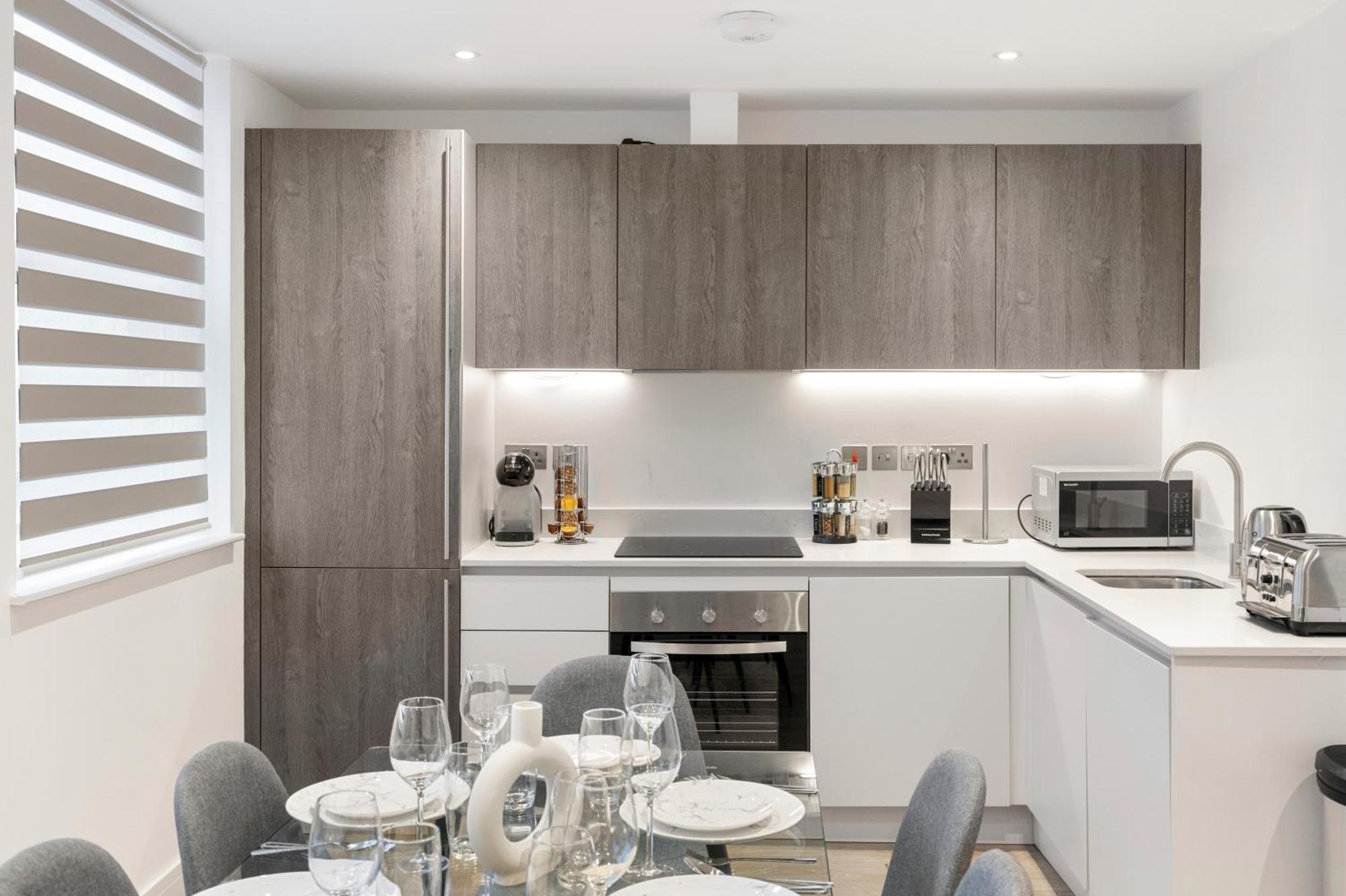 Luxurious 2 Bedroom - - Location * Londres