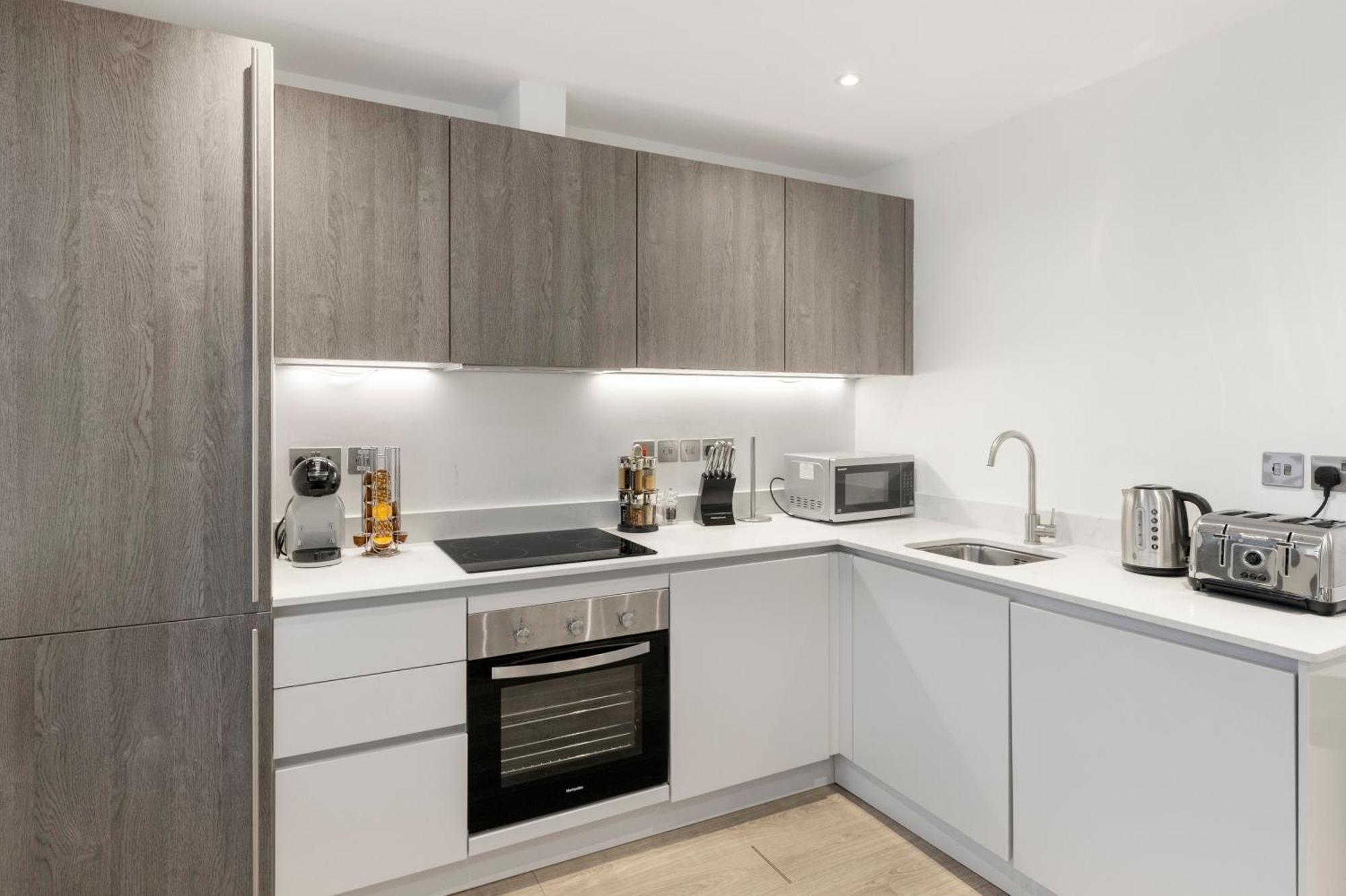 Luxurious 2 Bedroom - - Location Appartement *