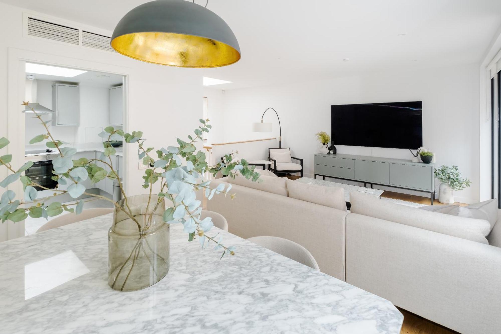 Luxury Mayfair Townhouse With A/c 3br 3ba Ferienhaus