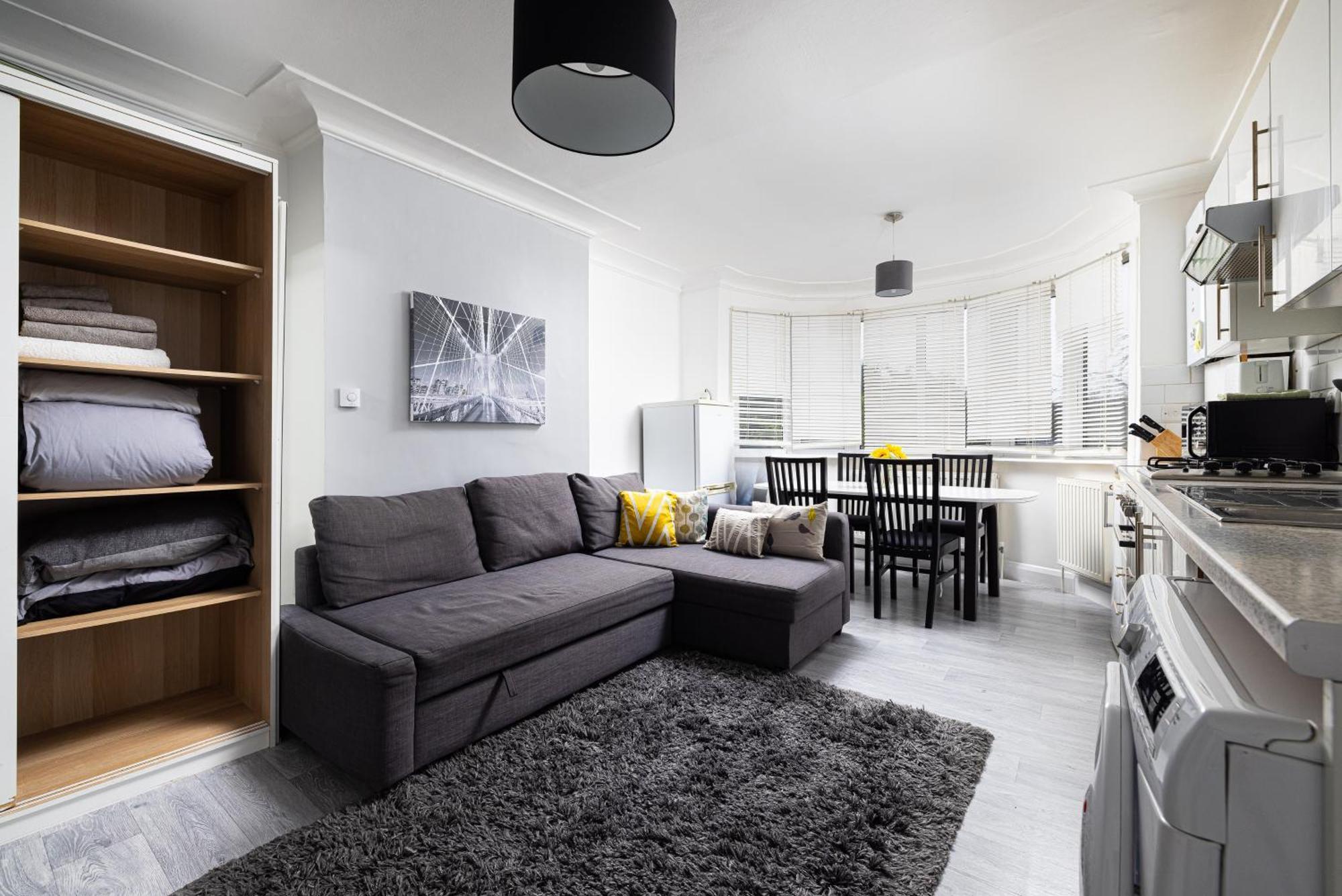 One Bedroom Opposite Brent Cross Station London