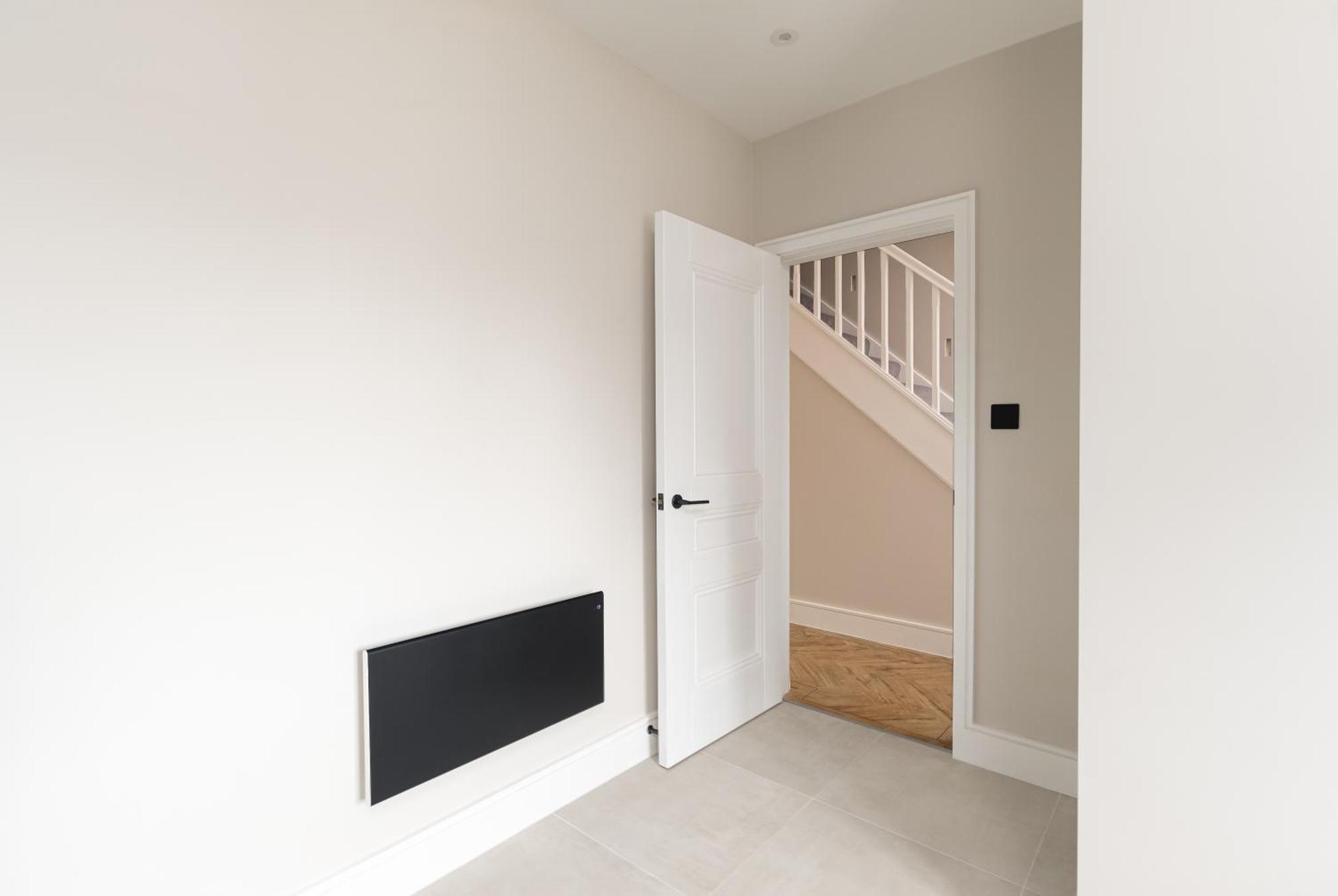 Skyvillion - Cozy Large 4 & 1 Bed In Enfield, Mins To Tube Station, Free Wi-fi *