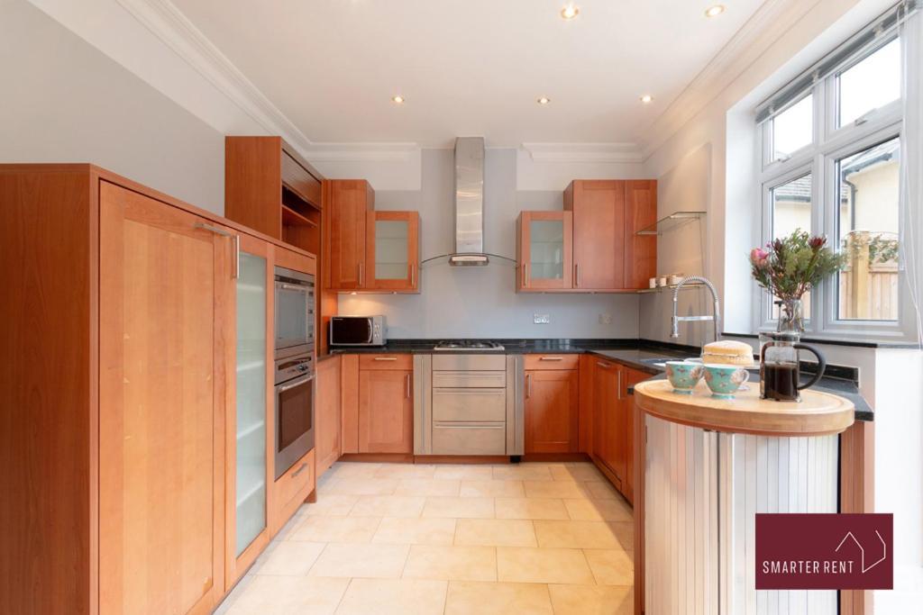 Richmond - 5 Bedroom Townhouse With Parking & Garden Londres
