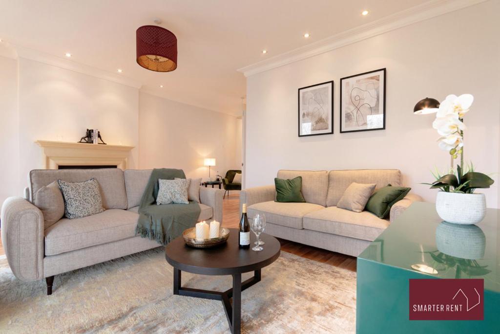 Richmond - 5 Bedroom Townhouse With Parking & Garden Londres